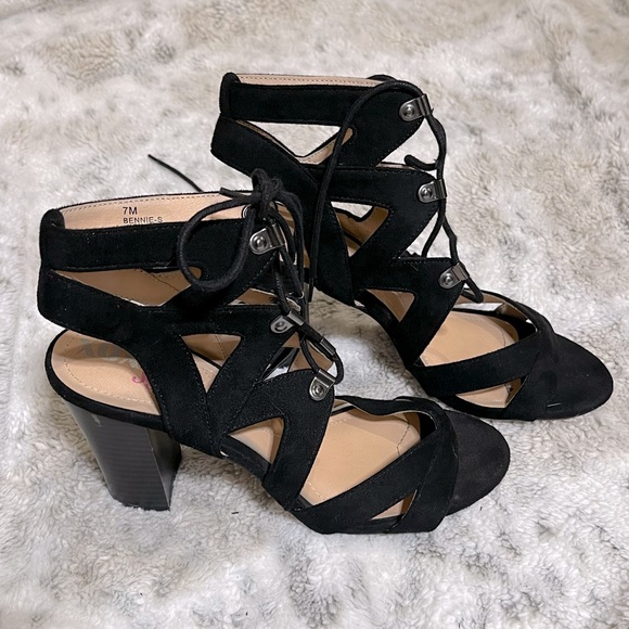 XOXO Shoes - XOXO Soft Black strap high heels size 7